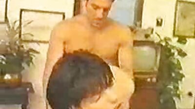 A fiatalember teszi csisztu zsuzsa szexvideó Ázsiai spriccel a játékokkal, mielőtt állítólag a puncija